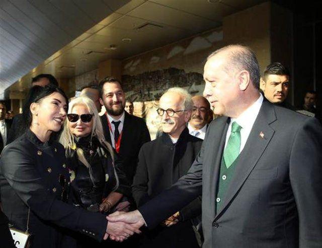 <p>Hande Yener, Sevim Emre</p>

<p> </p>
