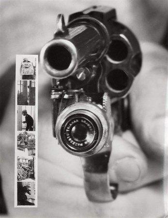 <p>Her ateşlendiğinde fotoğraf çekme özelliğine sahip olan bir silah,</p>

<p>1938.</p>
