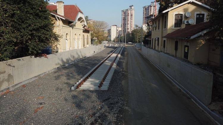 <p>Arslan, "İstanbul için çok önemli olan, Asya yakasında Gebze'den Söğütlüçeşme'ye, Avrupa Yakası'nda Kazlıçeşme'den Halkalı'ya kadar Banliyö Sistemleri'nin metro standardına kavuşturulması Marmaray ile entegre olup kesintisiz hale gelmesi aynı zamanda Marmaray araçlarıyla Gebze'den Halkalı'ya 114 dakikalık sürede 43 istasyonluk bu güzergahı kat edilebilecektir" dedi.</p>
