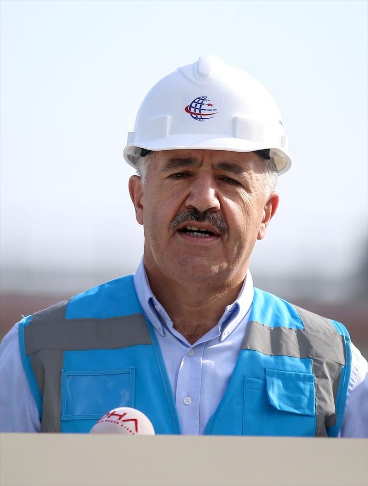 <p>"T-1 ve T-2 dediğimiz hatları Marmaray araçları kullanacak. T-3'ü ise şehirlerarası ve uluslararası trenler ile yüksek hızlı tren de buna dahil olmak üzere kullanacak.</p>