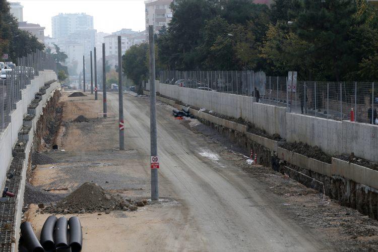 <p><strong>PROJENİN ÖZELLİKLERİ</strong><br />
<br />
Proje, 11 noktada 15 ayrı raylı sistemle entegre olarak İstanbul Ulaşım ağınının önemli bir ayağını oluşturacak. Bu hatlar hiçbir şekilde şehirlerarası veya uluslararası trenlerden etkilenmeyecek.</p>