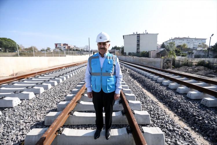 <p>Mevcut köprülerin trafiği azalacak. Metro ve Yolcu/Yük Trenin aynı hat üzerinde işletilecek.</p>
<p> </p>