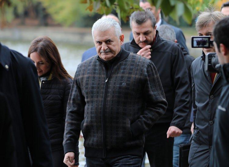 <p>Yıldırım'a Dışişleri Bakanı Mevlüt Çavuşoğlu da eşlik etti.</p>
