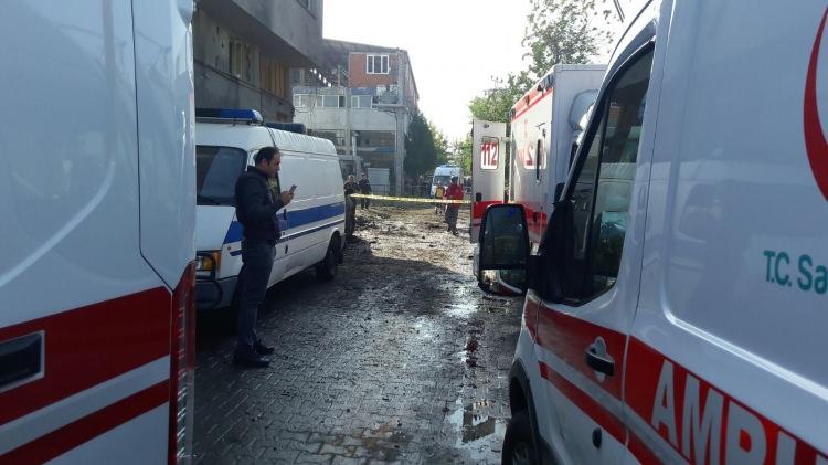 <p>Ankara Yolu üzerinde bulunan bir boya fabrikasında bugün sabah saatlerinde patlama meydana geldi. Patlama sonrası çevredeki binalar sallanırken, vatandaşlar büyük korku yaşadı.</p>

<p> </p>
