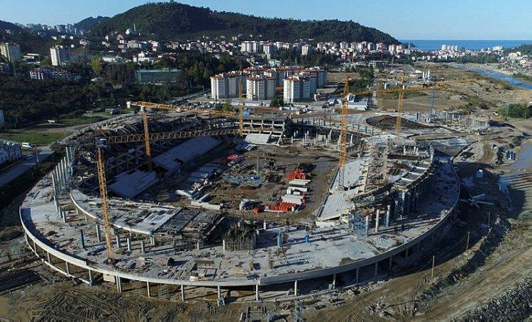 <p>Gelecek futbol sezonu açılışı öncesinde Akın Çorap Giresunspor'un yeni stadını kullanmasını arzuladıklarını ifade eden Sarıfakıoğulları, inşaatın tamamlanmasıyla Giresun halkının modern bir statta maç izleme keyfine erişeceğini belirtti.</p>

<p> </p>

<ul>
</ul>
