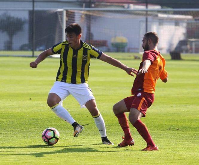 <p>Umut Gündoğan: 27 yaşındaki futbolcu Galatasaray U21 Takımı ile maçlara çıkıyor. Sözleşmesi sezon sonunda sona eriyor.</p>
