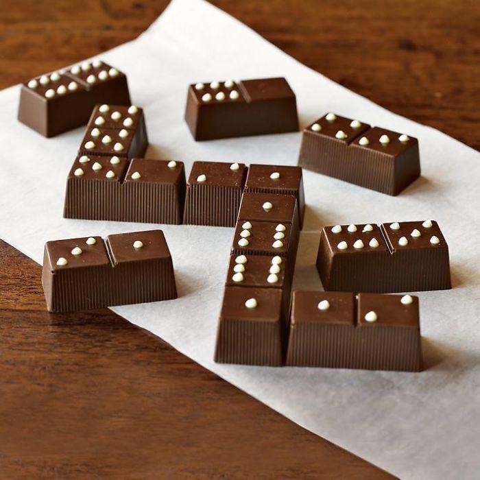 <p>Çikolata domino taşları</p>
