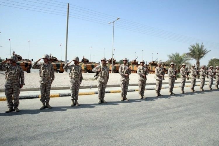 <p>Milli Savunma Bakanı Nurettin Canikli, Doha'daki resmi ziyaretleri kapsamında Katar TSK Kara Unsur Komutanlığı'na gelişinde subay ve astsubaylar tarafından karşılandı.</p>
<p> </p>