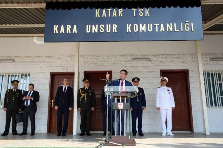 <p>"Varlığınız bütün milletimizi gururlandırıyor" Canikli, tarihin üzerine yüklediği sorumluluktan kimsenin kaçamayacağını belirterek, "Bu açıdan bakıldığında siz şu anda tarihimizin bize yüklediği misyonun gereğini yapıyorsunuz, yapmaya da devam edeceksiniz. Bu varlığınız, temsiliniz bütün milletimizi gururlandırıyor, heyecanlandırıyor. Sizinle gurur duyuyoruz, bütün Türk milleti sizinle gurur duyuyor. En iyi şekilde şanlı bayrağımızı buralarda dalgalandırmaya, dostlarımıza, kardeşlerimize gereken desteği en iyi şekilde sağlamaya devam edeceksiniz." ifadelerini kullandı.</p>

<p> </p>
