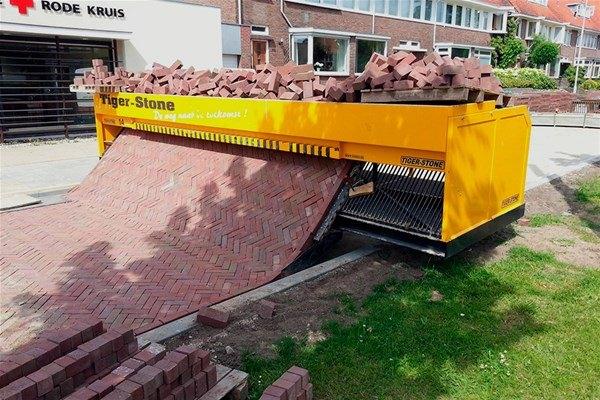 <p>Belaz tarafından üretilmiş olan Belaz 75710 modeli 450 tonluk, Dünya'nın en büyükkamyonu olarak geçiyor.</p>

<p> </p>
