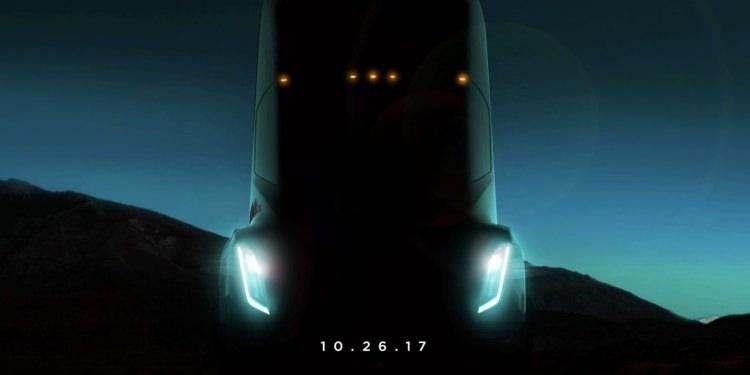 <p>Tesla, tamamen elektrikli olacak ve Tesla Semi adını verdiği kamyon - tır sınıfı aracını gelecek hafta tanıtacak. 16 Kasım'da gerçekleşecek lansman öncesinde yeni görüntüler geldi.</p>

<p> </p>

