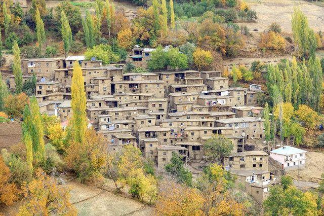 <p>Çünkü Hizan'da girilmedik köy, basılmadık toprak kalmadı. 100'ün üzerinde katılımcı var. Bu katılımcılar neredeyse Hizan'ın tüm köylerine girdi.</p>