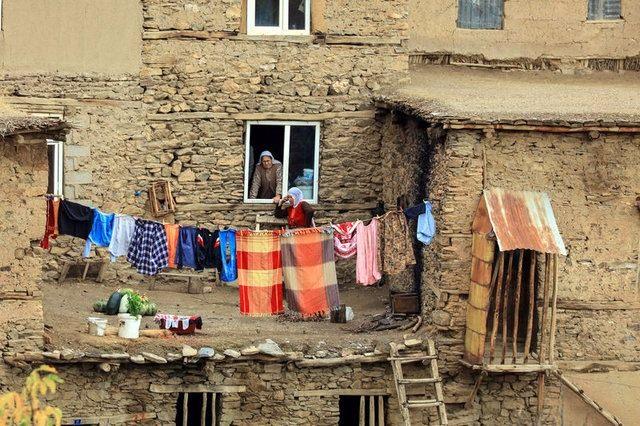 <p>Bugüne kadar değişik illerde düzenlenen yarışmalara katılarak birçok yarışmada ödül aldığını aktaran Mutlu, "Doğası ve yapısı ilgimi çektiği için 2 yıl önce de buraya gelmiştim.</p>