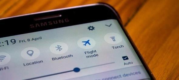 <p>Uçak modunun şarj sırasında kullanılmasının faydasını biliyor musunuz?Telefonu uçuş moduna alıp şarja takarsanız 50 kat daha hızlı şarj olur.</p>

<p> </p>
