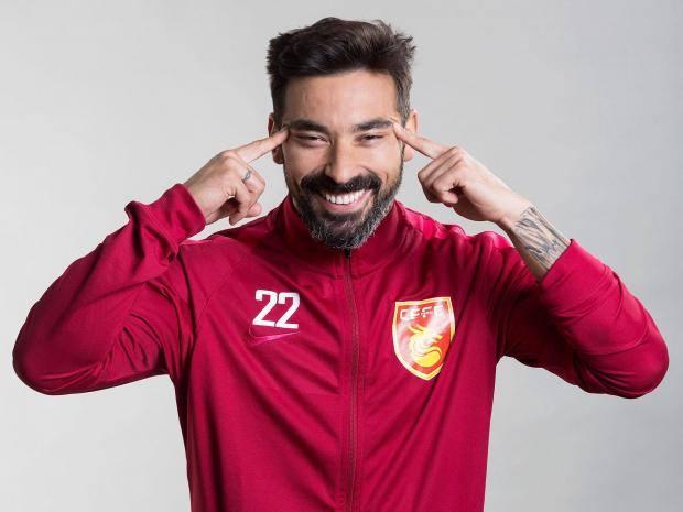 <p>EZEQUIEL LAVEZZI | Kulüp: Hebei China Fortune | Yaş: 32 | Sözleşme bitiş: Aralık 2017</p>
