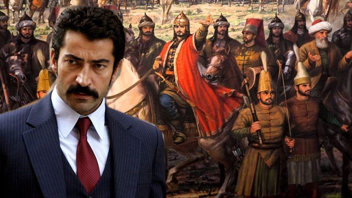 <p>Akşam'ın yayınladığı habere göre, Kenan İmirzalıoğlu'nun yer alacağı <strong>'Mehmed Bir Cihan Fatihi’</strong> dizisi daha yayına başlamadan ekibini değiştirdi. </p>
