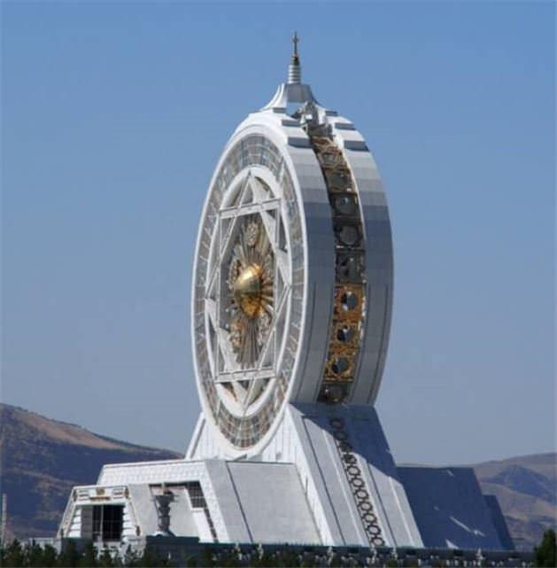 <p>D&uuml;nyanın en b&uuml;y&uuml;k d&ouml;nme dolabı T&uuml;rkmenistan, Aşkabat.</p>

<p>&nbsp;</p>
