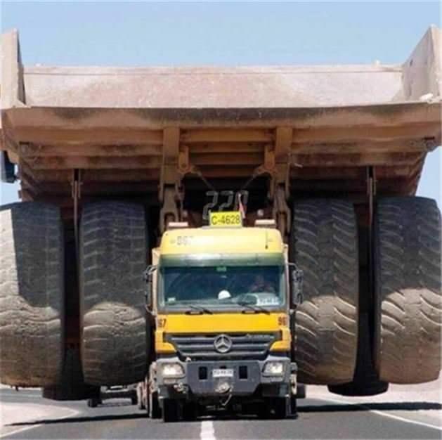 <p>250 ton ağırlığındaki dev maden kamyonunu b&ouml;yle taşıdılar....</p>

<p>&nbsp;</p>
