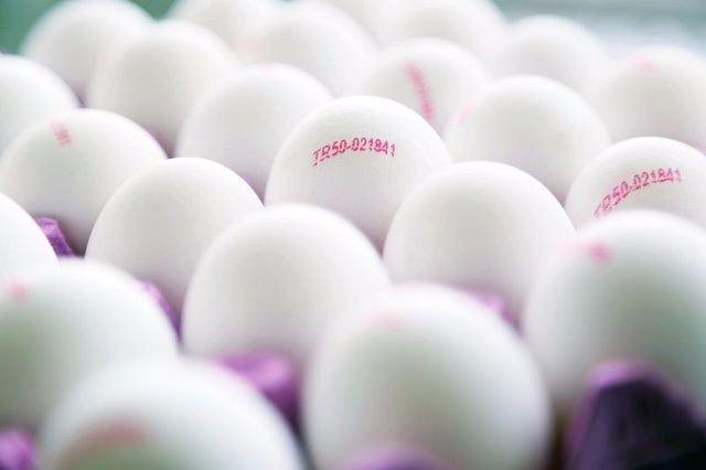 <p>Yumurtanın sağlıklı ve uzun ömürlü olması için buzdolabı kapağındaki bölmeye konulmaması gerektiğini söyleyen Benwell, "Buzdolabı kapağı bu teknolojik cihazın en sıcak parçası.</p>

