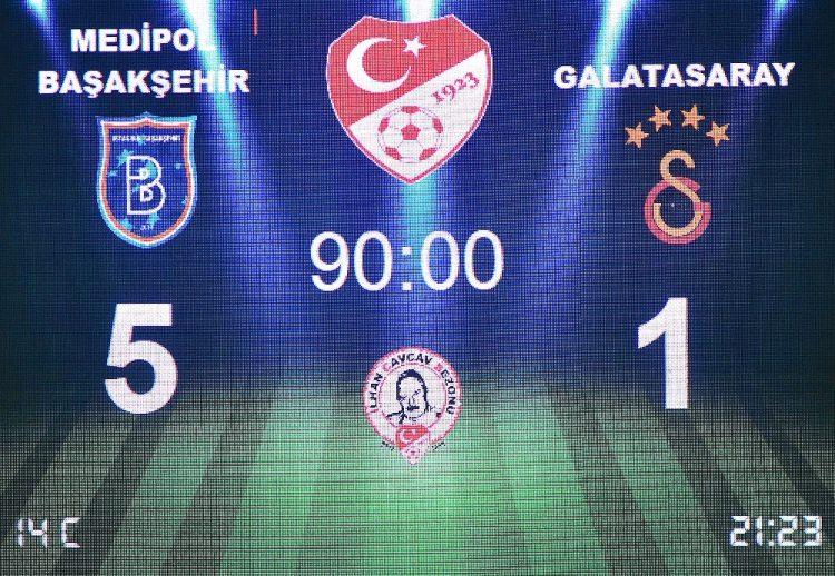 <p>Galatasaray Başakşehir'e 5-1 mağlup olmasının ardından sosyal medya Başakşehir ve Adebayor fırtınası esti.</p>
