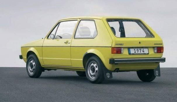 <div>Golf 1975 yılında Australian Wheels dergisinin yılın otomobili, 1978 yılında İrlanda'da yılın otomobili ve 1981 yılında İngiliz What Car? dergisinin yılın otomobili ödüllerini aldı. On yıl üretilmeye devam ettikten sonra 1984 yılında yerini ikinci nesil Golf modeline bıraktı.</div>
<div> </div>