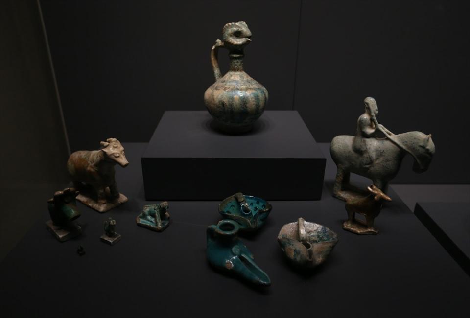 <p>Büyük Selçuklu dönemine ait eserler</p>