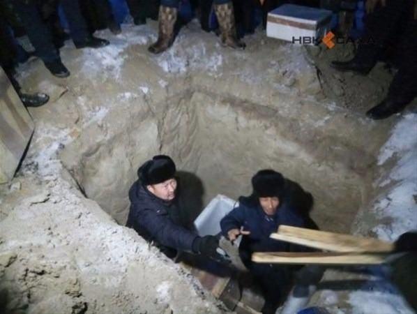 <p>Yakutistan sakinleri 150 yıl sonra açılacak bir zaman kapsülü yaptı.</p>
