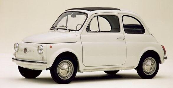 <div><strong>FİAT 500</strong></div>

<div> </div>

<div>İlk olarak 1957 yılında piyasaya çıkan Fiat 500 1975 yılına kadar üretimine devam edildi.</div>
