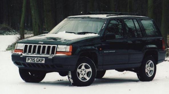 <div><strong>Jeep Grand Cherokee</strong></div>

<div> </div>

<div>Chrysler Group LLC.'nin 1993 yılında lansmanını yaptığı Grand Cherokee (ZJ kasa) Jeep ailesinin amiral gemisi olarak adlandırılıyor.</div>
