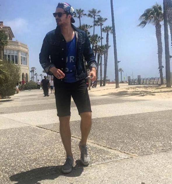 <p>Çağatay Ulusoy, sosyal medya hesaplarından paylaştığı fotoğraflarla şimdiden Hollywood starı gibi yaşamaya başladığını gösterdi.</p>
