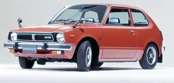 <div><strong>Honda Civic</strong></div>

<div> </div>

<div>Japon otomobil üreticisi olan Honda, Civic modelini ilk 1972 yılında üretmeye başladı. 1169cc'lik motoru olan Civic modeli 50 beygir güç üretirken standart olarak dört ileri manuel şanzımana sahipti.</div>
