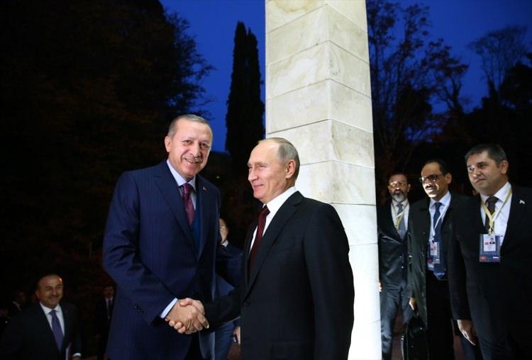 <p>Cumhurbaşkanı Recep Tayyip Erdoğan, Rusya Devlet Başkanı Vladimir Putin ile Devlet Başkanlığı Rezidansı'nda bir araya geldi.</p>
