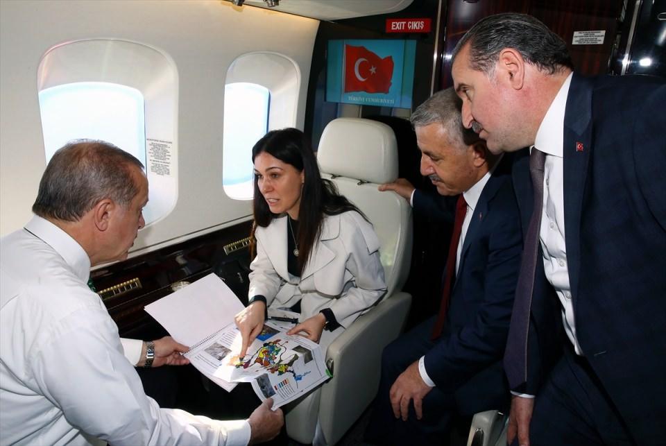 <p>Erdoğan’a bu gezisinde Ulaştırma Denizcilik ve Haberleşme Bakanı Ahmet Arslan, Gençlik ve Spor Bakanı Osman Aşkın Bak, AK Parti genel Başkan Yardımcısı Hayati Yazıcı ile ilgililer eşlik etti. </p>
