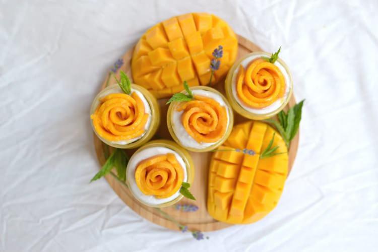 <p><strong>Mango</strong></p>

<p>Yeşil renkte mango hariç cinsine göre yeşil, sarı, turuncu tercih edilebilir. Mangonun çok sert olmaması ve lekesiz olması önemlidir.</p>
