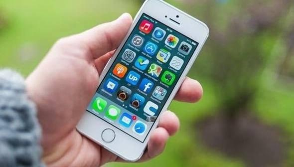 <p>Doğru mu yanlış mı?</p>

<p>Akıllı telefonlar pil dolduğunda elektrik akımını keserler. Yani yüzde 100 şarj dolumu olduğunda telefonu fişten çekmezseniz hiçbir şey olmaz; ne telefon patlar ne de batarya ömrü kısalır.</p>
