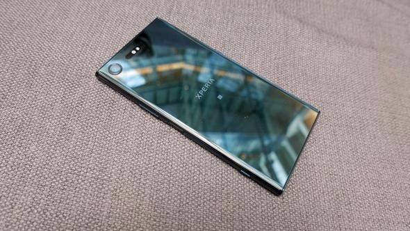 <p><strong>Sony Xperia XZ Premium </strong></p>
<p>Ön kamera: 19 MP<br />
Arka kamera: 13 mP</p>