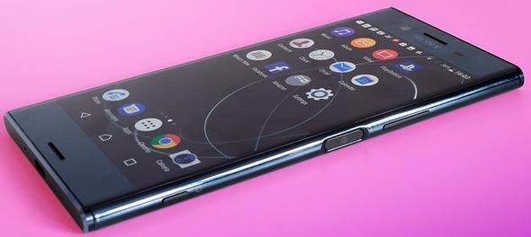 <p><strong>Sony Xperia XZ Premium </strong></p>
<p>Depolama hafızası: 64 GB<br />
Bellek: 4 GB RAM</p>
