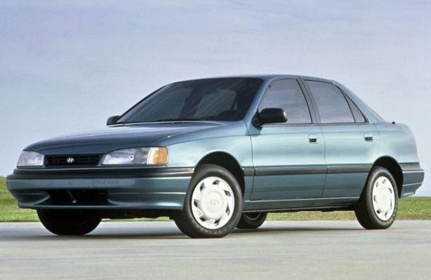 <div><strong>Hyundai Elantra</strong></div>

<div> </div>

<div>Hyundai firmasının ilk olarak 1990 yılında piyasaya çıkardığı Elantra modeli, 1.6 litre 113 beygir, 1.8 litre 124 beygir güç üreten motor seçeneklerine sahipti.</div>
