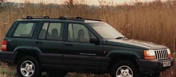 <div>1993-1998 yılları arası ZJ, 1999-2004 yılları arası WJ, 2005-2010 yılları arası WH ve WK2 olmak üzere dört farklı kasa tipine sahip.</div>

<div> </div>
