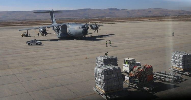 <p>Irak'ın Süleymaniye kentinde meydana gelen deprem nedeniyle bir adet A400-M nakliye uçağı, yardım malzemesi, kurtarma araçları ve AFAD/Sağlık Bakanlığı personeli ile 11.05'te bölgeye intikal etti.</p>

<p> </p>
