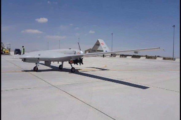 <p>BAYRAKTAR İHA'NIN ÖZELLİKLERİ <br />
<br />
24,000 Feet Uçuş İrtifası<br />
24 Saat Havada Kalış Süresi<br />
150 Km Haberleşme Menzili<br />
Tam Otomatik Uçuş Kontrol ve 3 Yedekli Otopilot Sistemi (Triple Redundant)<br />
150 KM haberleşme menzili</p>