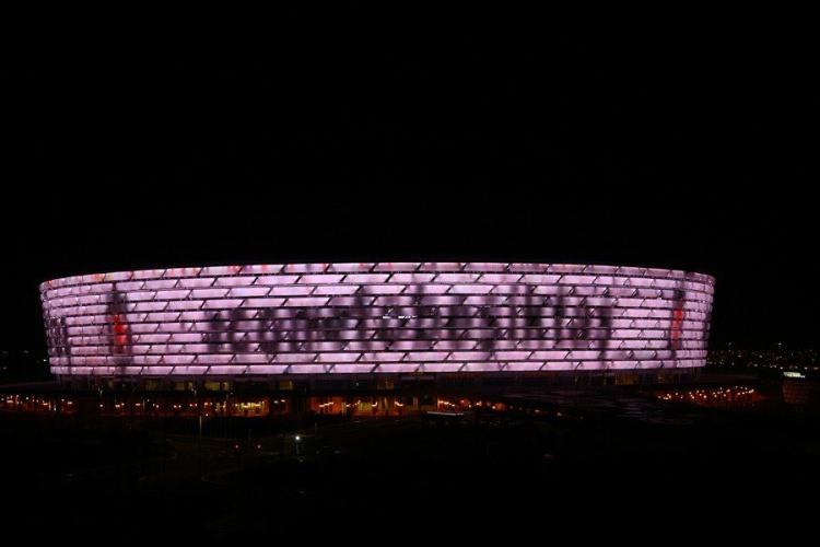 <p>68 bin kapasiteli Bakü Olimpiyat Stadyumu’nda Türkiye saati ile 18.00’den 23.00’e kadar siyah-beyaz ışıklandırma ve Beşiktaş armasıyla ekibimize destek verildi.</p>

