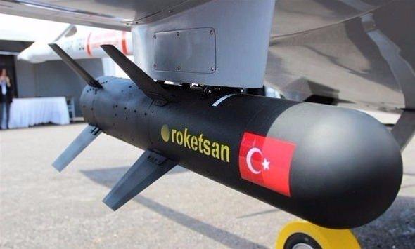 <p>Tüm zırhları deliyor! <br />
<br />
Bayraktar TB2'ye takılan Roketsan'ın geliştirdiği uzun menzilli tanksavar füze sistemi, yüksek teknolojisiyle tüm zırhlı tehditlere karşı üst düzey etki gösteriyor.</p>