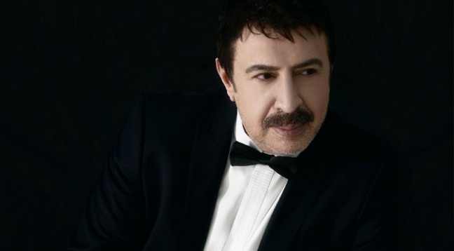 <p>Ahmet Selçuk ilkan </p>
