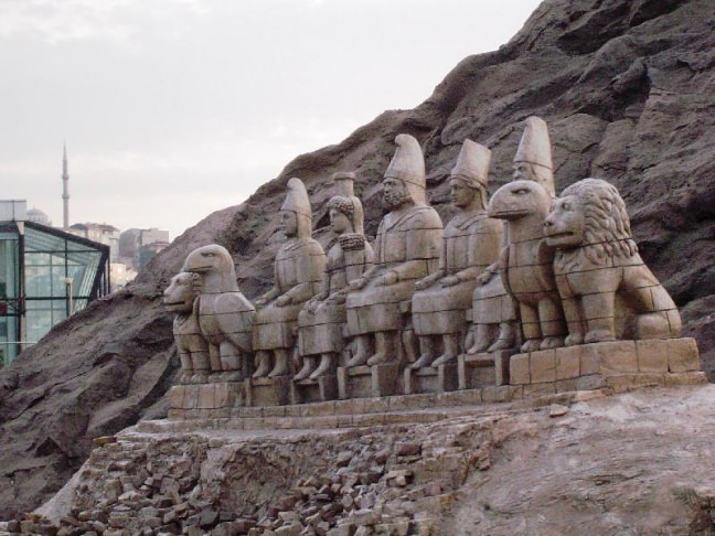 <p>Nemrut Dağı Ören Yeri</p>
