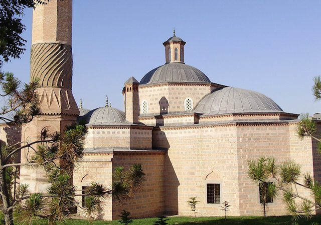 <p><strong>Karacabey Camii</strong></p>
