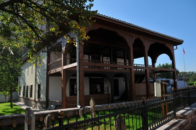 <p><strong>Sarıkadı (Mimarzade) Camii</strong></p>
