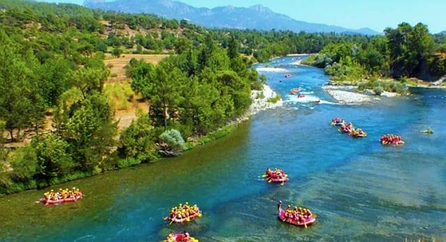 <p><strong>Köprüçay</strong></p>

<p>Doğa yürüyüşleri, rafting ya da kamp kurmak için Antalya’daki, belki de Türkiye’deki en doğru adrestir. Kalabalıktan uzak bir tatil geçirmek isterseniz Antalya’daki en eşsiz yerlerden birisidir.</p>
