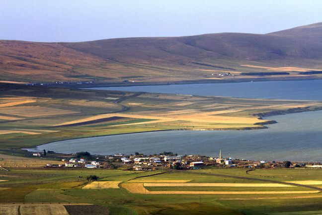 <p>Bülbülan yaylası</p>

<p>Ardahan’ ın Doğu Karadeniz Bölgesi sınırında bulunan Bülbülan yaylası Ardahan, Artvin, Göle ve Şavşat arsında bulunan doğal güzellikleriyle ön plana çıkan bir yayladır.</p>
