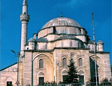 <p>Hızır Bey Camii: 1512′de Sason Beyi Ebubekir Raski’nin oğlu Hızır Bey yaptırmıştır. Kozluk’ta olup, ilçenin en büyük camisidir.</p>
